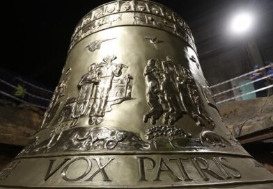 Sino Vox Patris  “sino peregrino” chega a Trindade e emociona fiéis.